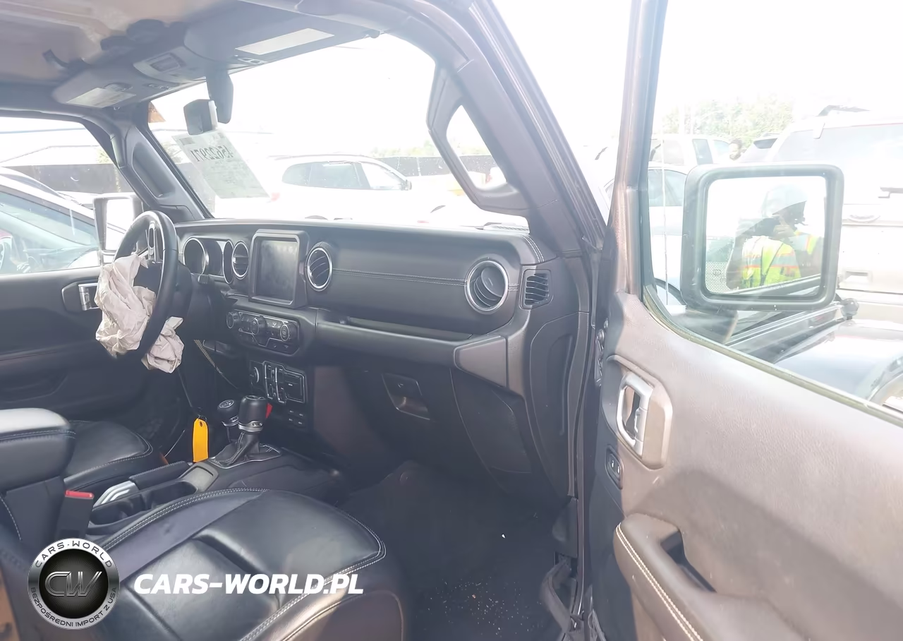 2018 Jeep Wrangler Unlimited Sahara 4X4 VIN:1C4HJXEG2JW175363 - 5