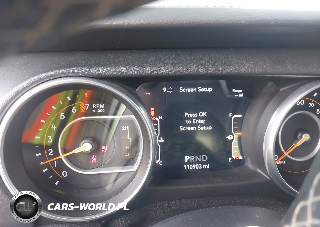 2018 Jeep Wrangler Unlimited Sahara 4X4 VIN:1C4HJXEG2JW175363 - 7