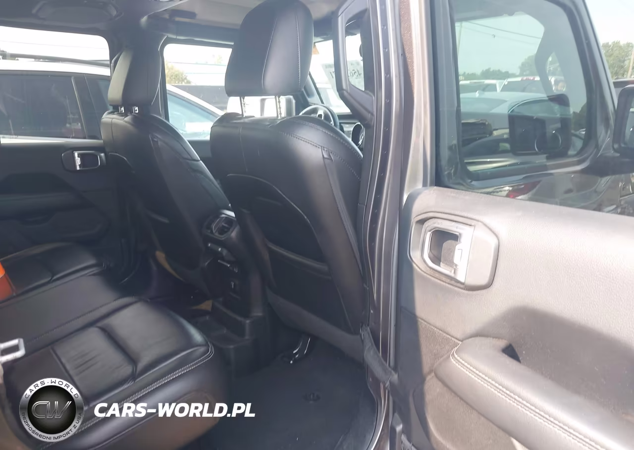2018 Jeep Wrangler Unlimited Sahara 4X4 VIN:1C4HJXEG2JW175363 - 8