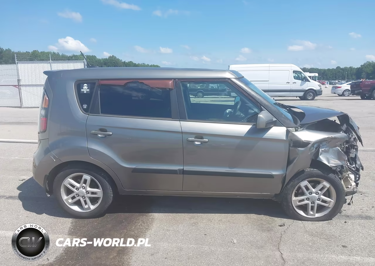 2011 Kia Soul + VIN:KNDJT2A25B7238301 - 14