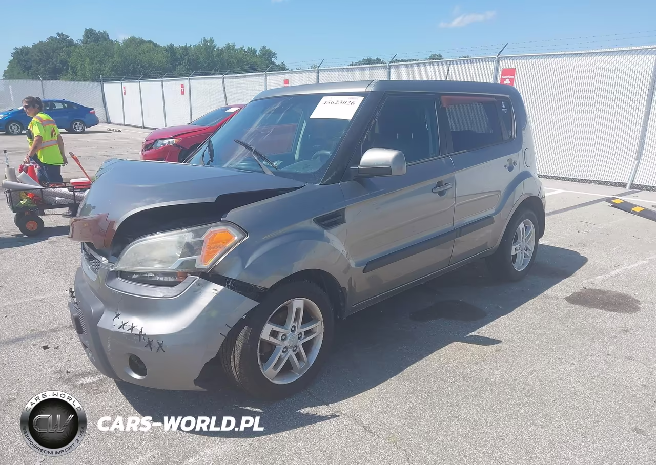 2011 Kia Soul + VIN:KNDJT2A25B7238301 - 2