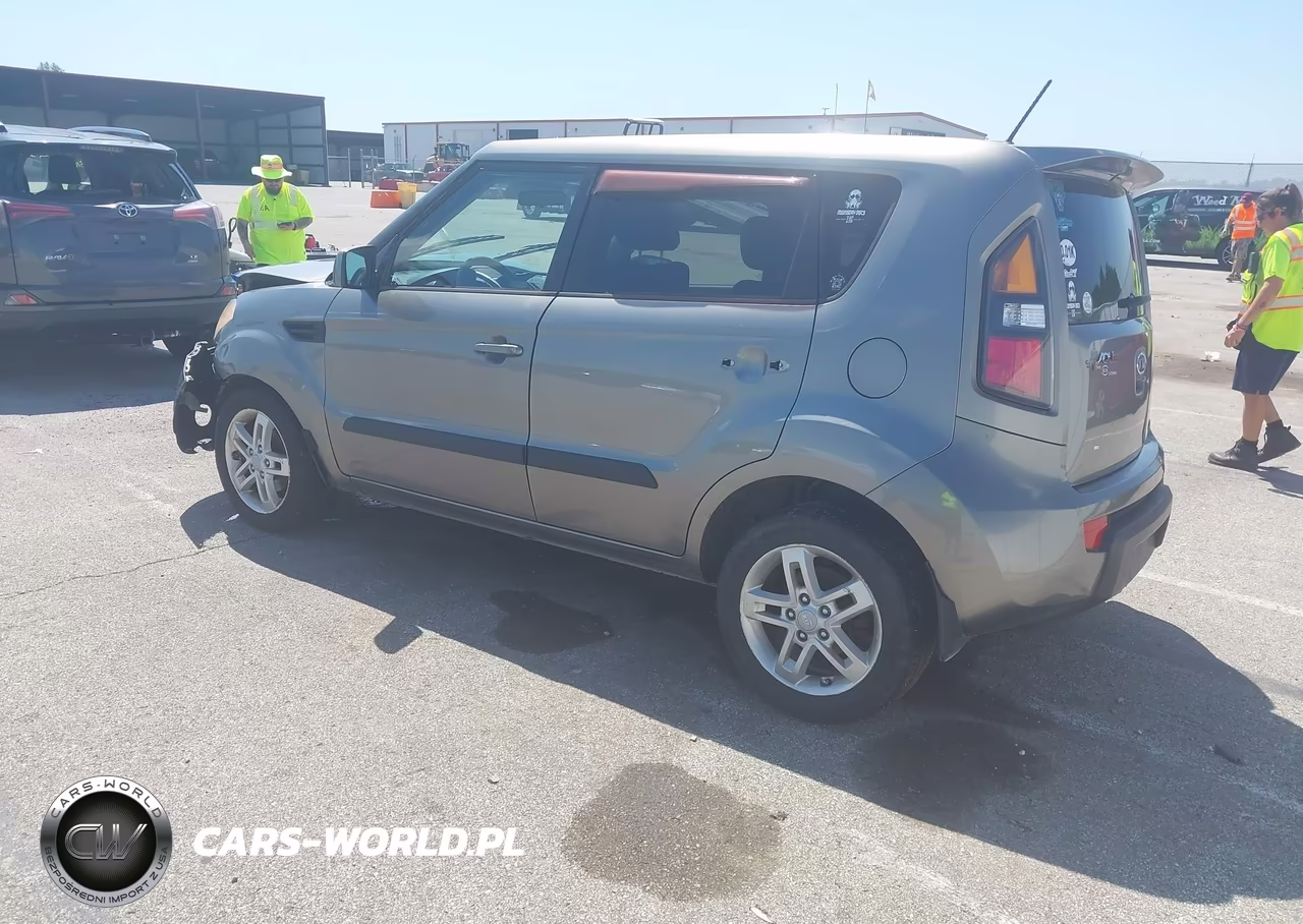 2011 Kia Soul + VIN:KNDJT2A25B7238301 - 3