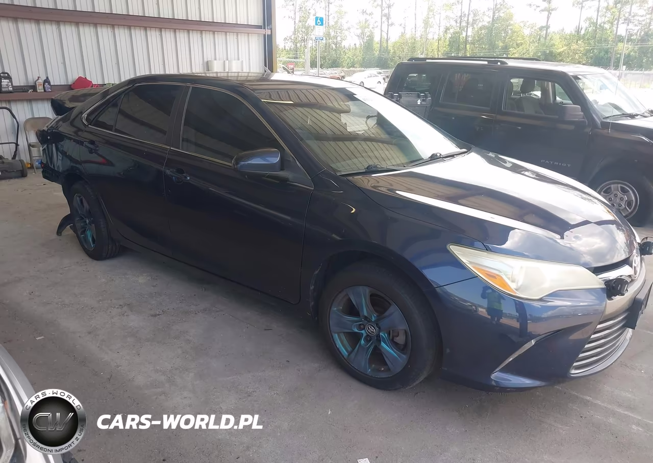 2016 Toyota Camry Le – zdjęcie 1 z 15