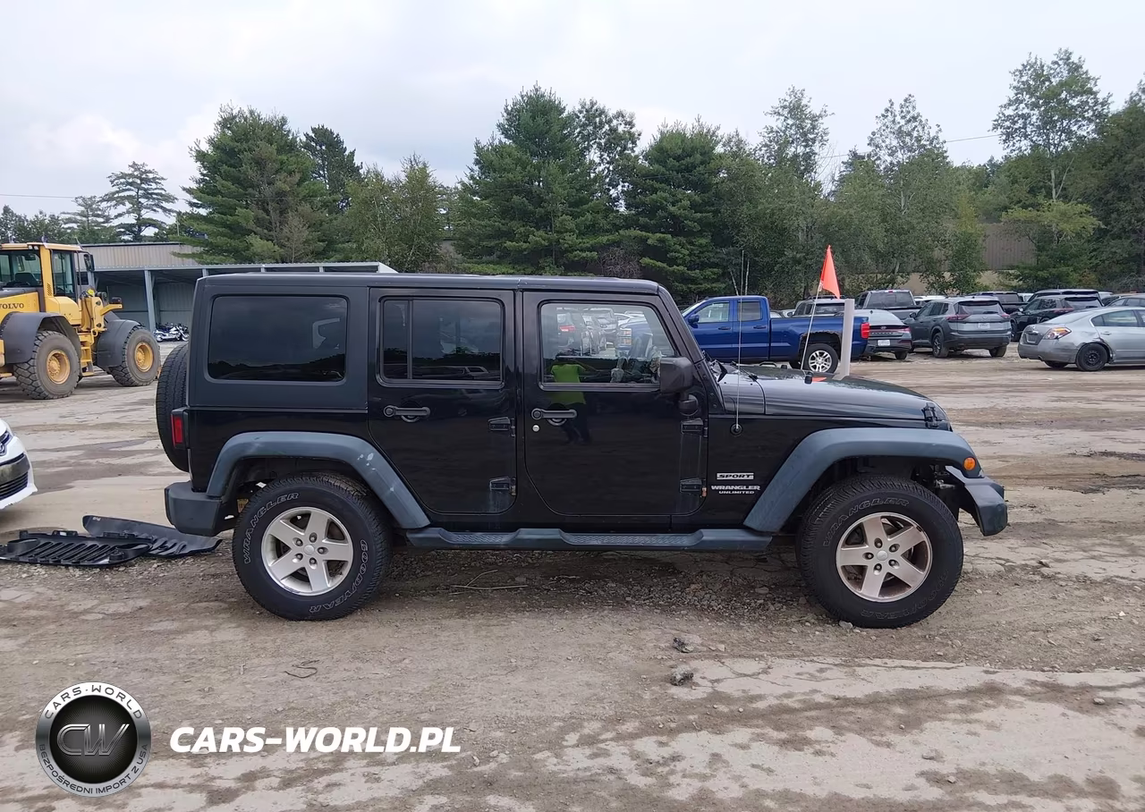 2013 Jeep Wrangler Unlimited Sport VIN:1C4BJWDG4DL674253 - 14