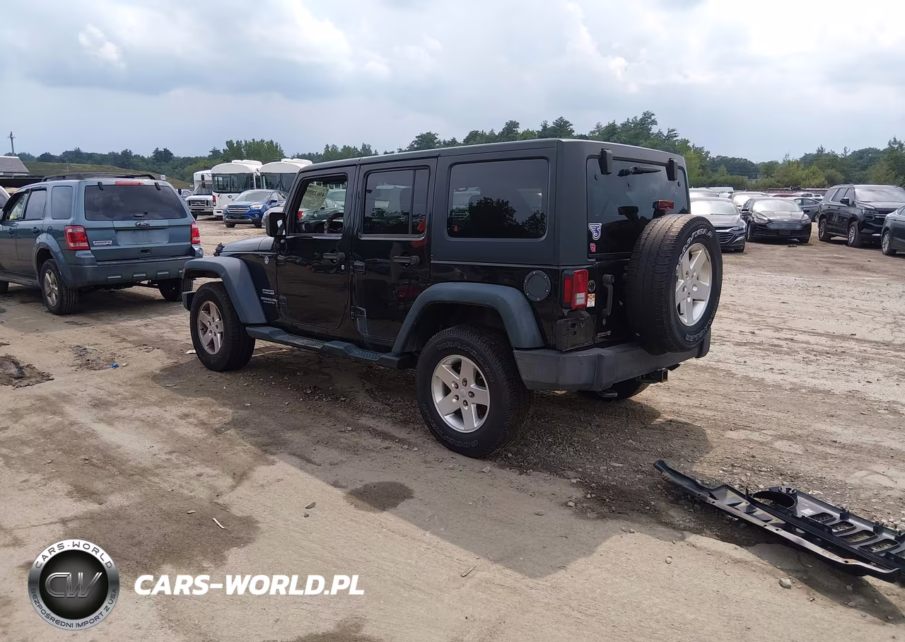 2013 Jeep Wrangler Unlimited Sport VIN:1C4BJWDG4DL674253 - 3