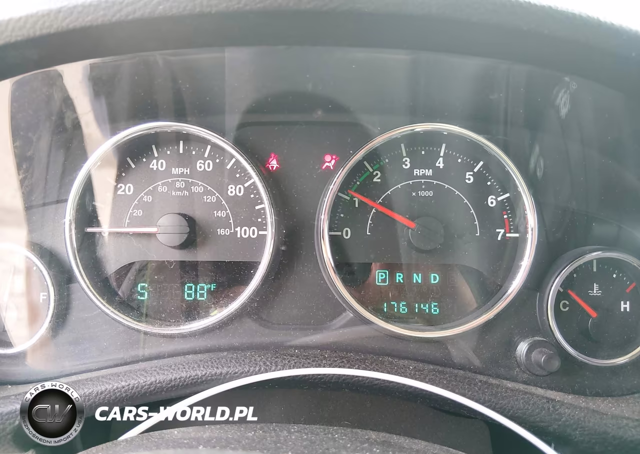 2013 Jeep Wrangler Unlimited Sport VIN:1C4BJWDG4DL674253 - 7