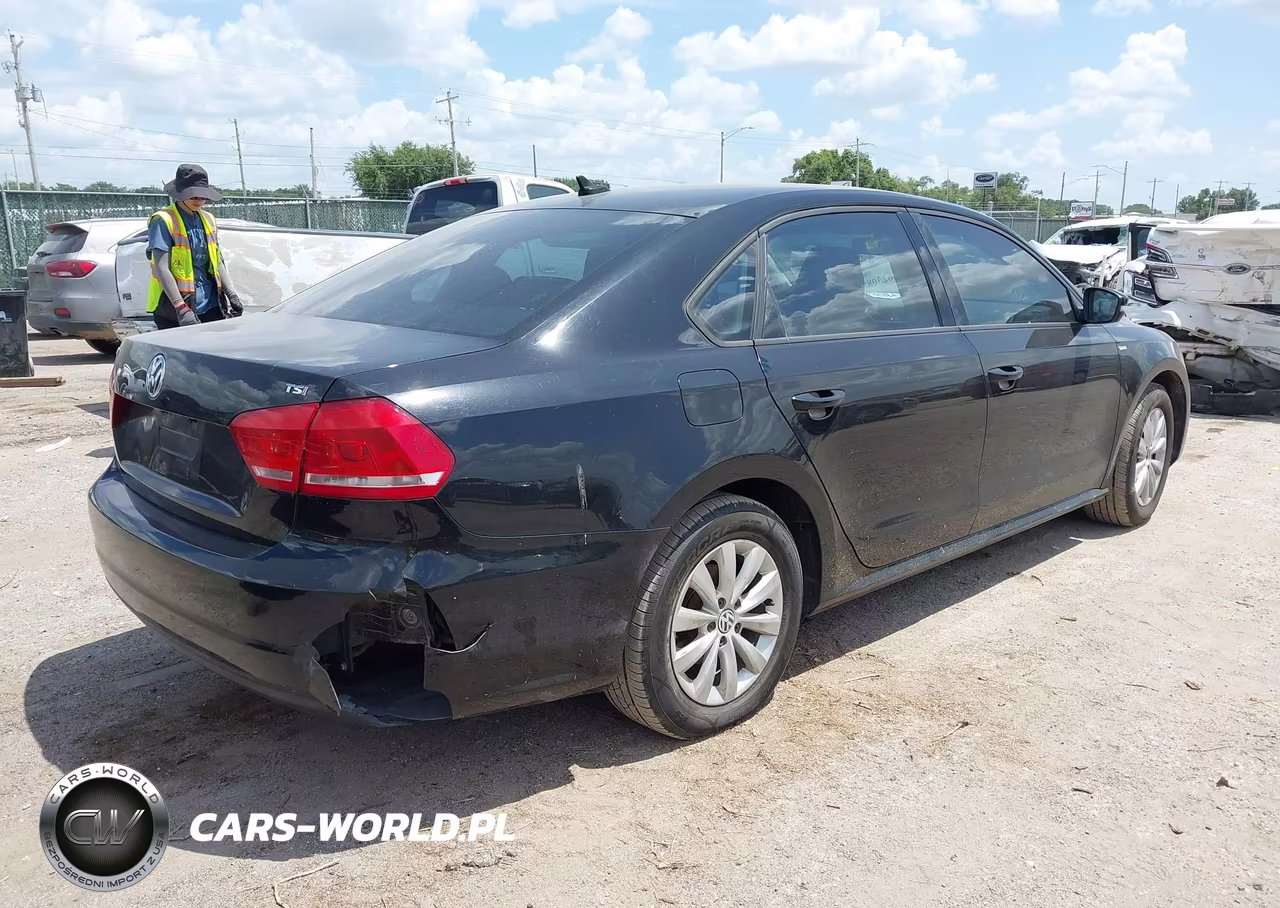 2015 Volkswagen Passat 1.8T Wolfsburg Edition VIN:1VWAT7A32FC052442 - 4