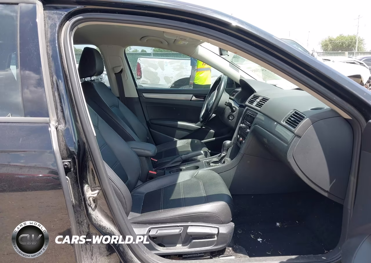 2015 Volkswagen Passat 1.8T Wolfsburg Edition VIN:1VWAT7A32FC052442 - 5