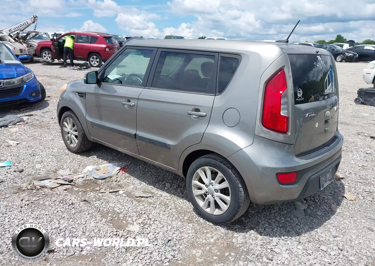 2013 Kia Soul + VIN:KNDJT2A6XD7568196 - 3
