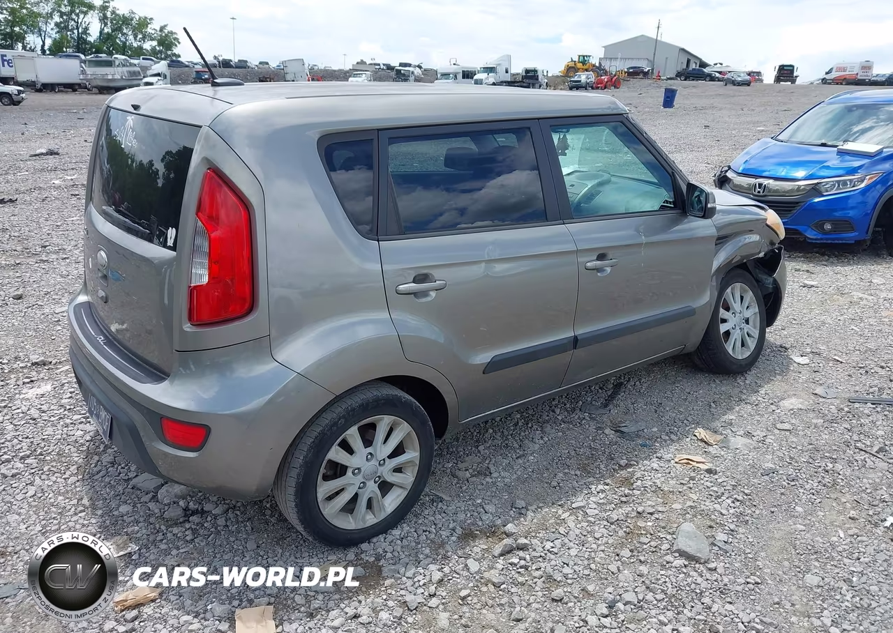 2013 Kia Soul + VIN:KNDJT2A6XD7568196 - 4