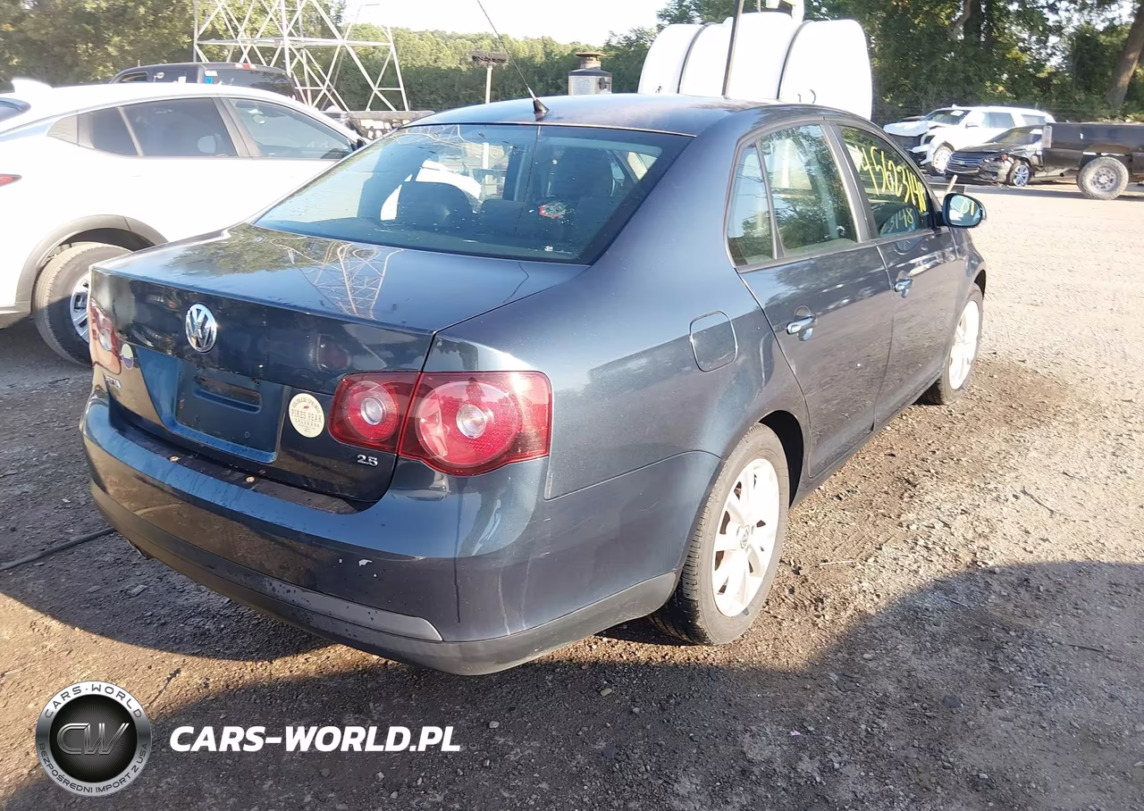 2010 Volkswagen Jetta Limited Edition VIN:3VWRZ7AJ3AM126622 - 4