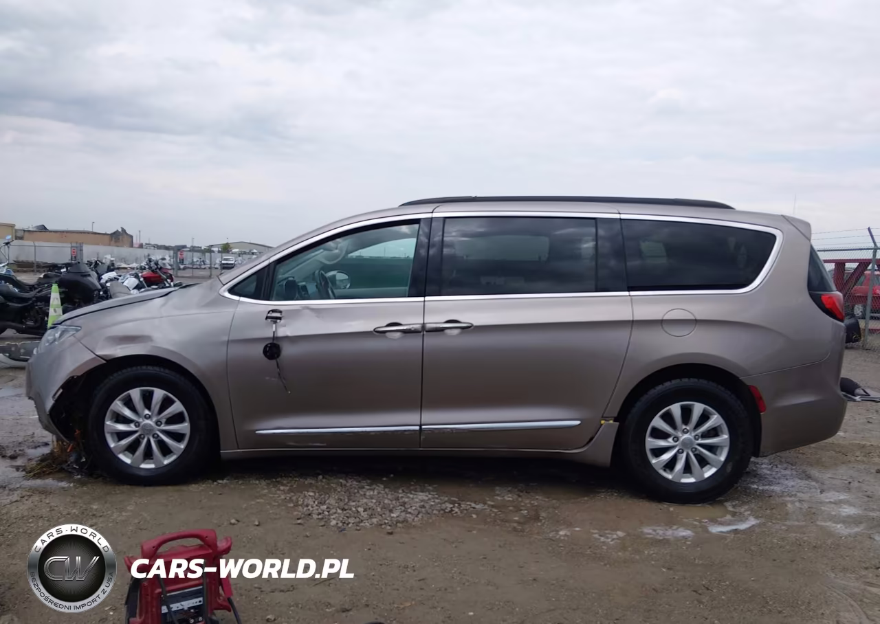 2017 Chrysler Pacifica Touring-L VIN:2C4RC1BG3HR613455 - 14