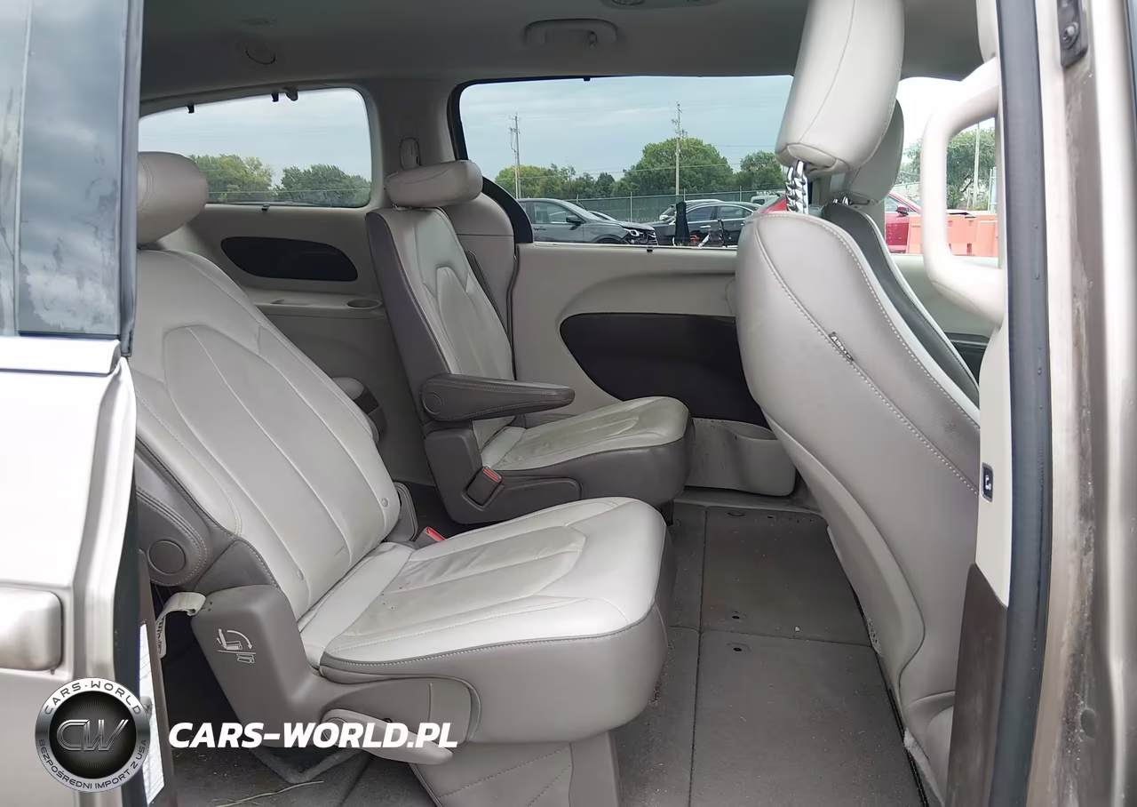 2017 Chrysler Pacifica Touring-L VIN:2C4RC1BG3HR613455 - 8