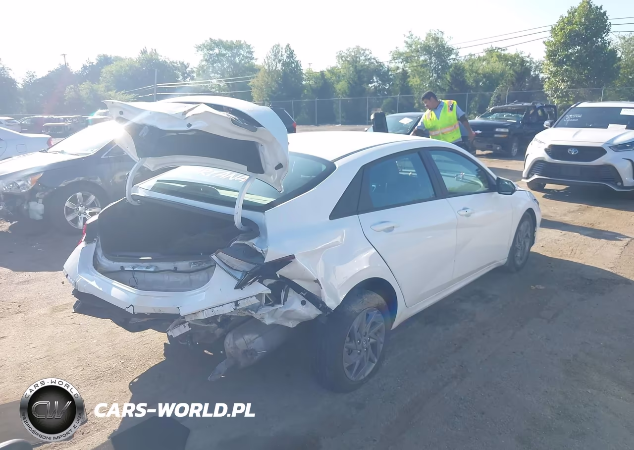 2024 Hyundai Elantra Sel VIN:KMHLM4DGXRU819681 - 4