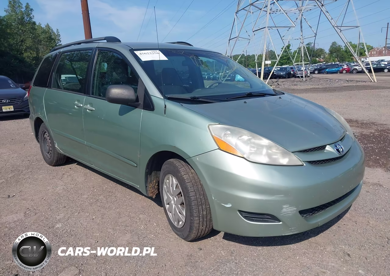 2010 Toyota Sienna Le – zdjęcie 1 z 12