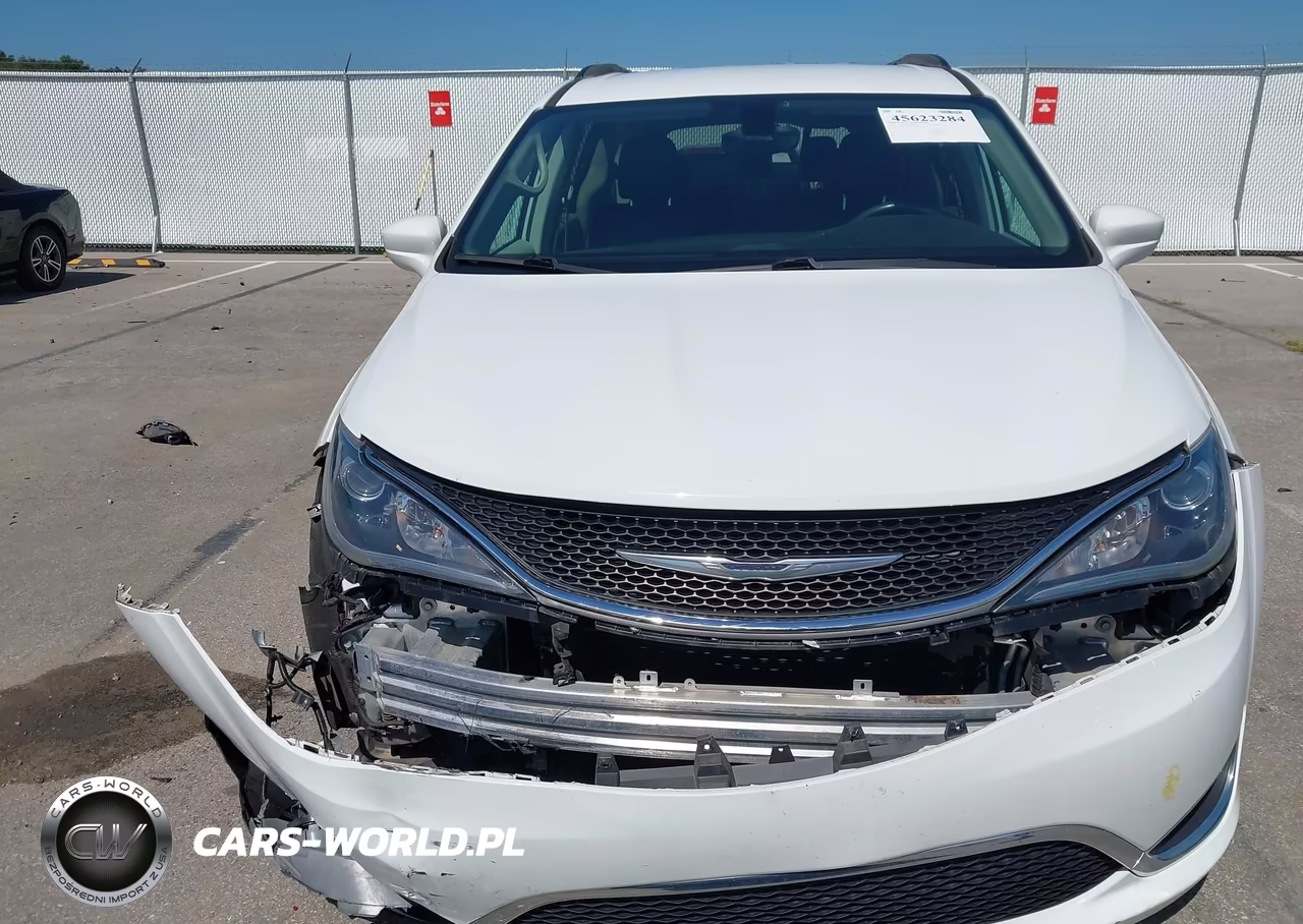 2017 Chrysler Pacifica Touring-L VIN:2C4RC1BGXHR794196 - 12
