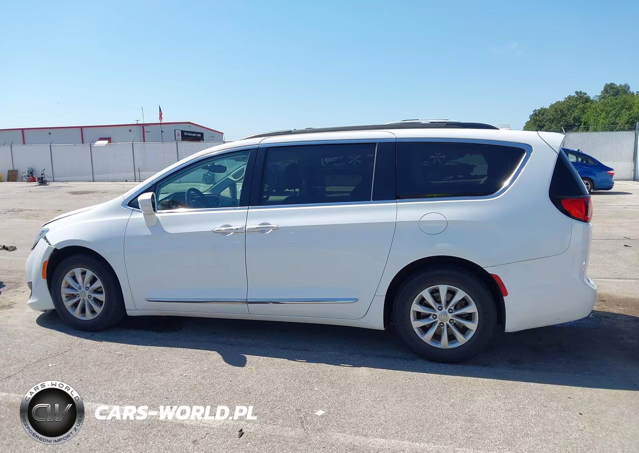 2017 Chrysler Pacifica Touring-L VIN:2C4RC1BGXHR794196 - 14