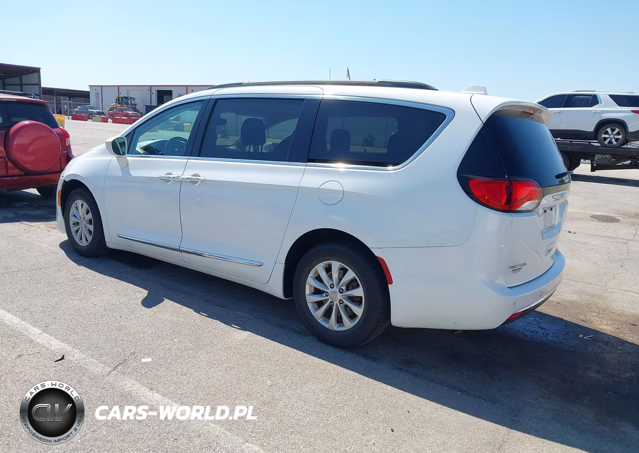 2017 Chrysler Pacifica Touring-L VIN:2C4RC1BGXHR794196 - 3