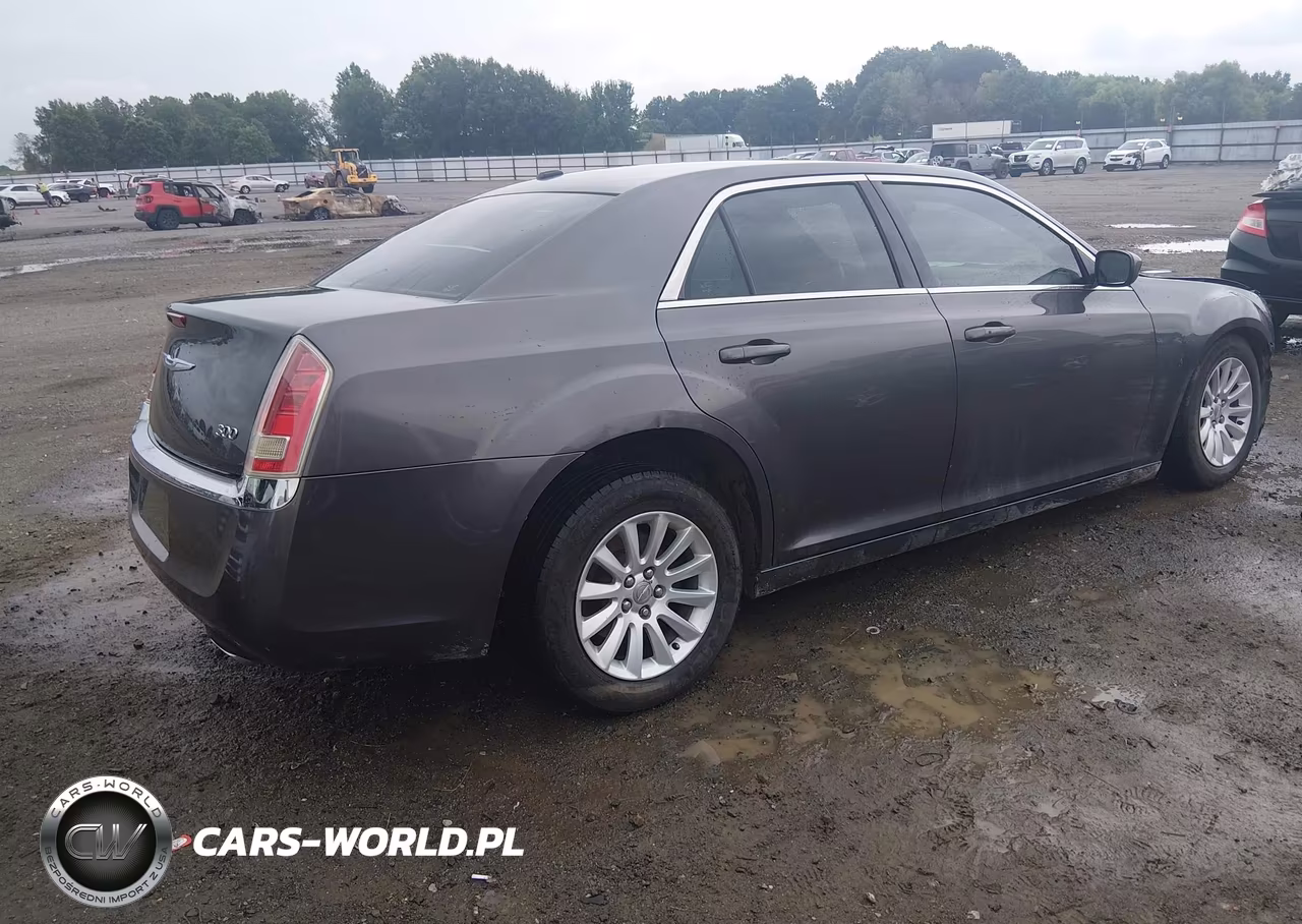 2013 Chrysler 300 Motown VIN:2C3CCAAG3DH559960 - 4