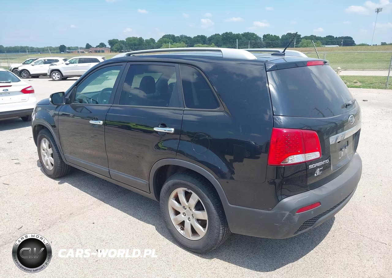 2013 Kia Sorento Lx VIN:5XYKT3A69DG373378 - 3