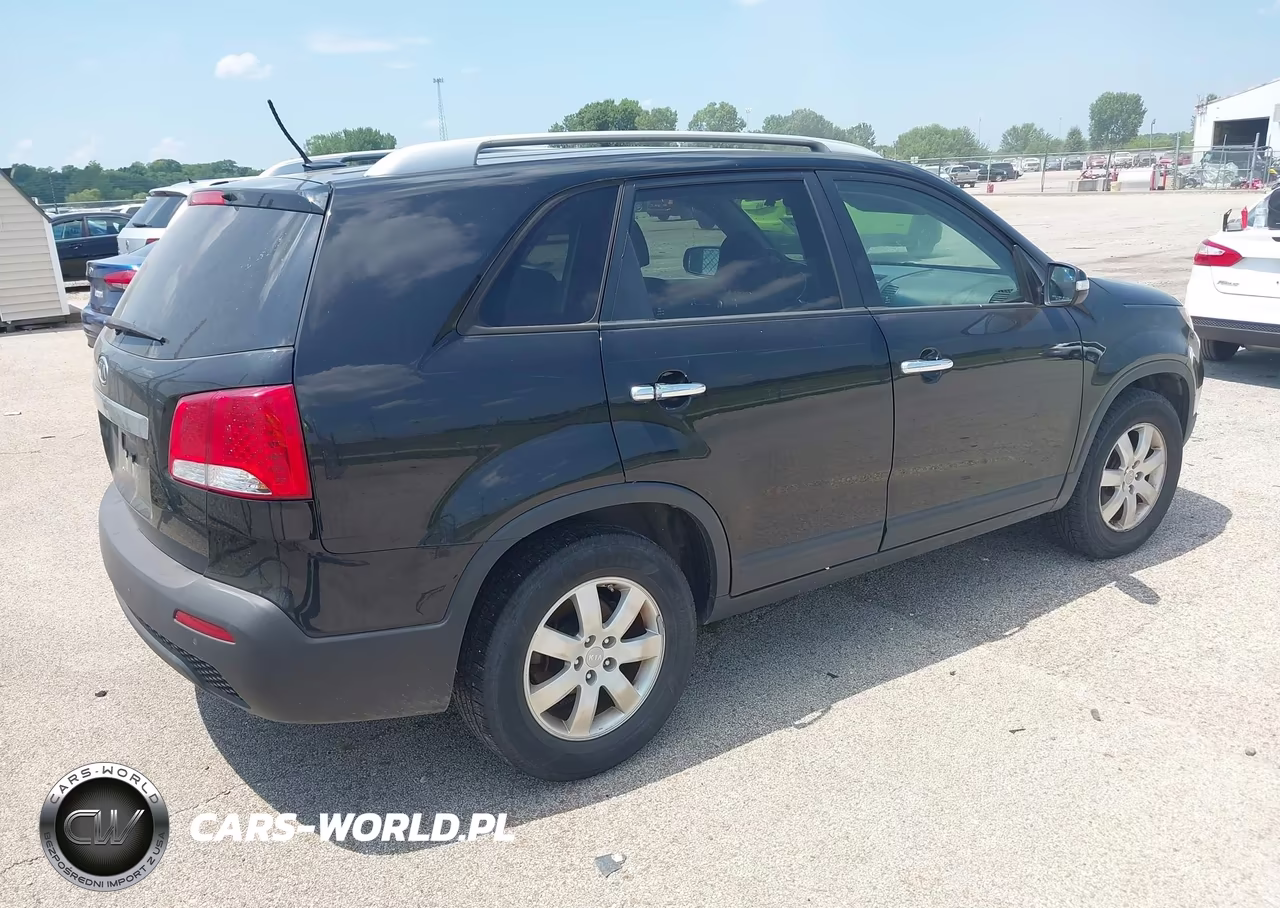 2013 Kia Sorento Lx VIN:5XYKT3A69DG373378 - 4