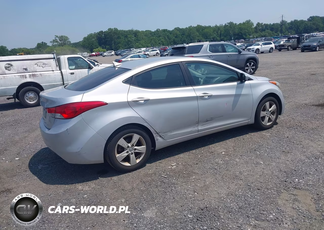 2013 Hyundai Elantra Gls VIN:KMHDH4AE2DU551620 - 4