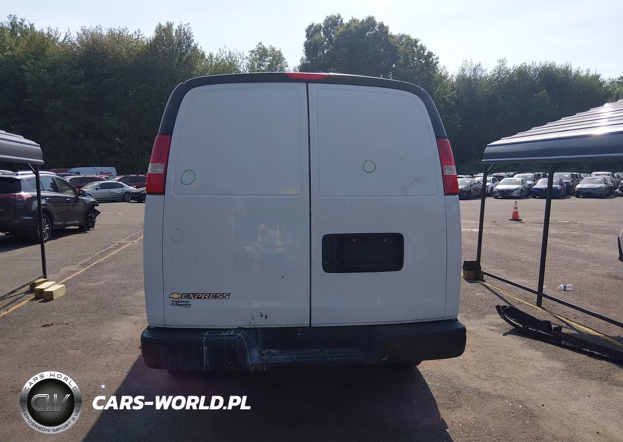 2018 Chevrolet Express 2500 Work Van VIN:1GCWGAFP6J1229360 - 17