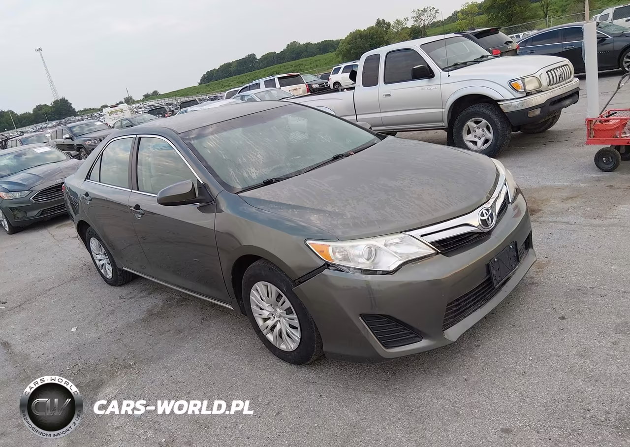 2013 Toyota Camry Le – zdjęcie 1 z 21