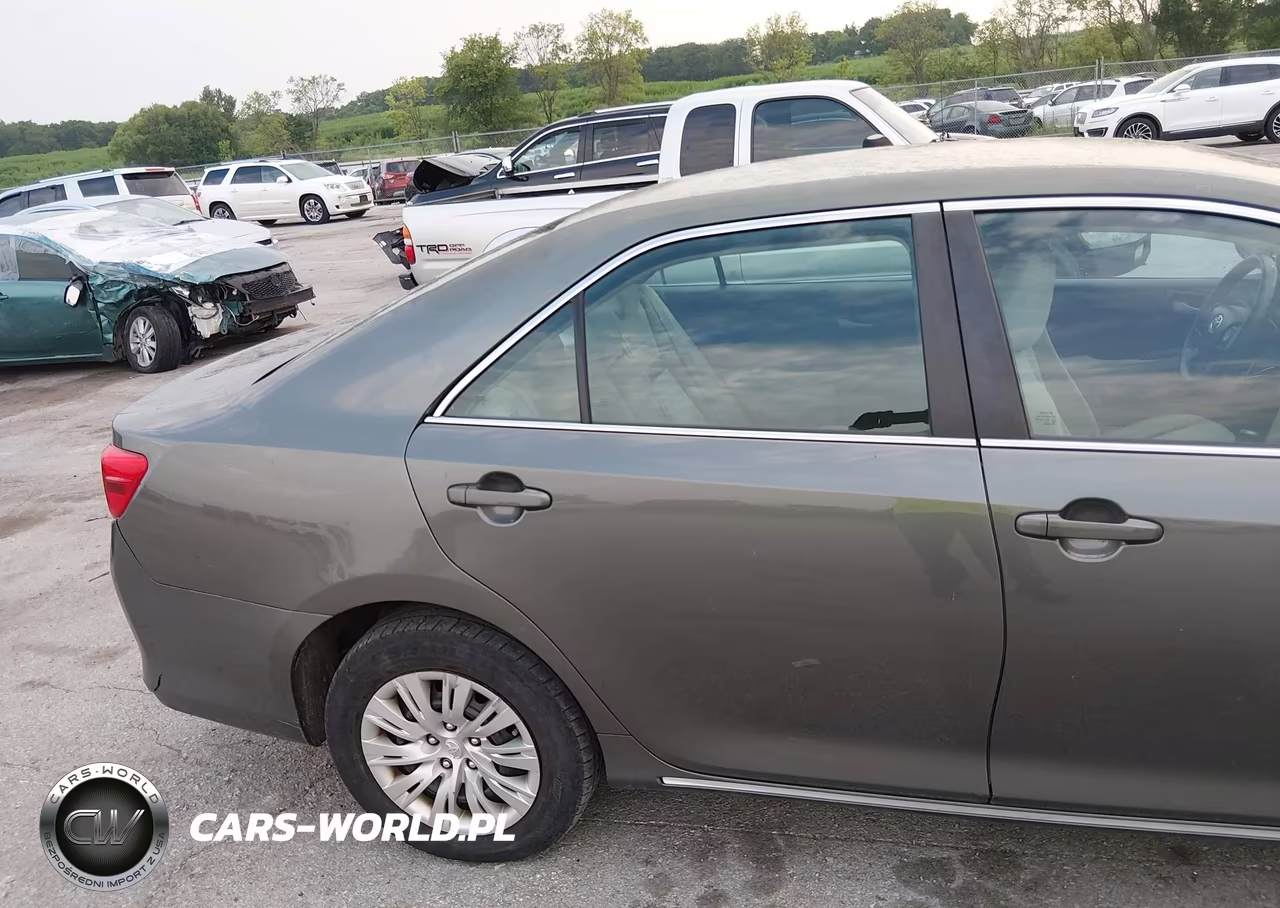 2013 Toyota Camry Le VIN:4T4BF1FK2DR330454 - 17