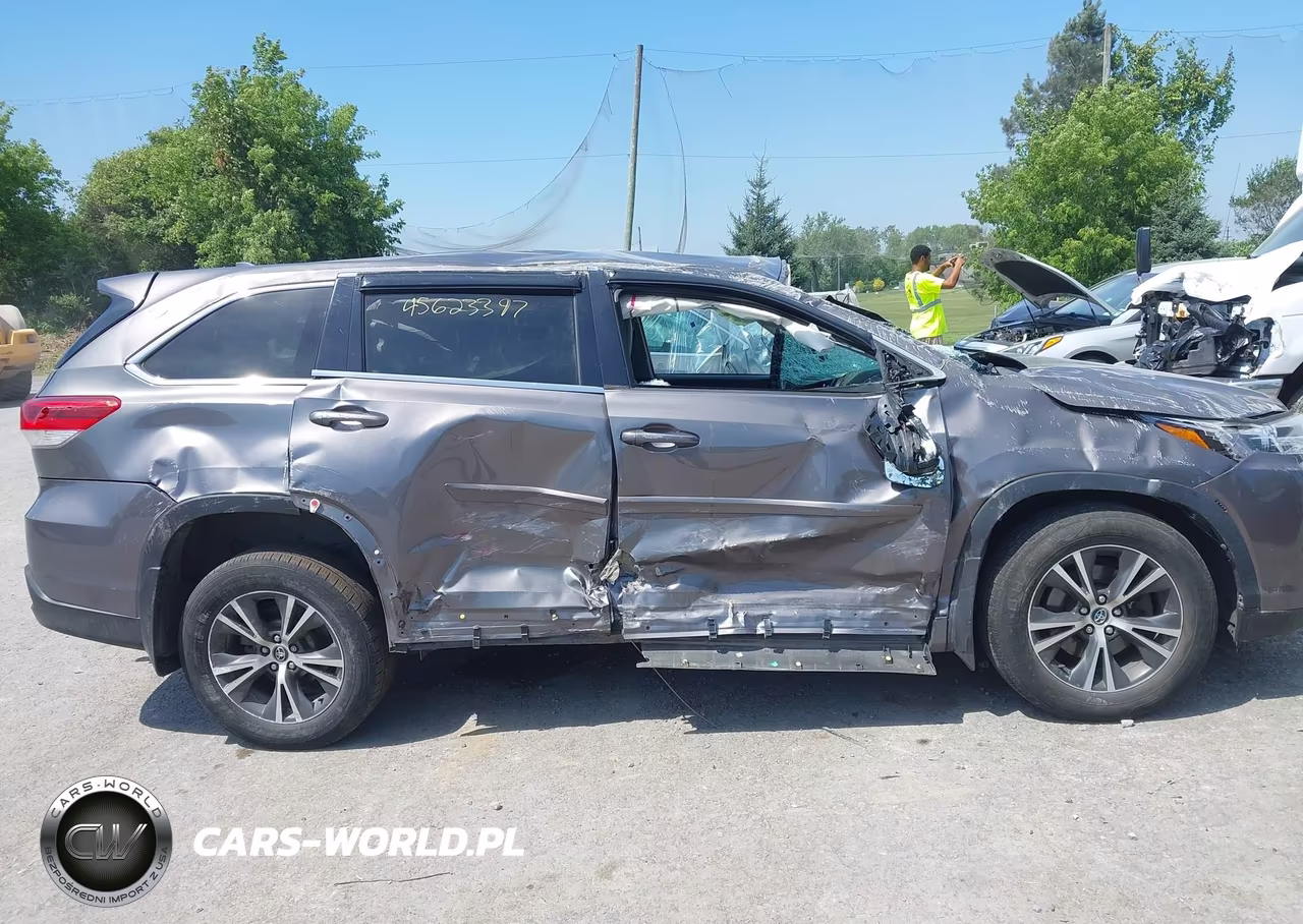 2017 Toyota Highlander Le Plus VIN:5TDBZRFH8HS475615 - 14