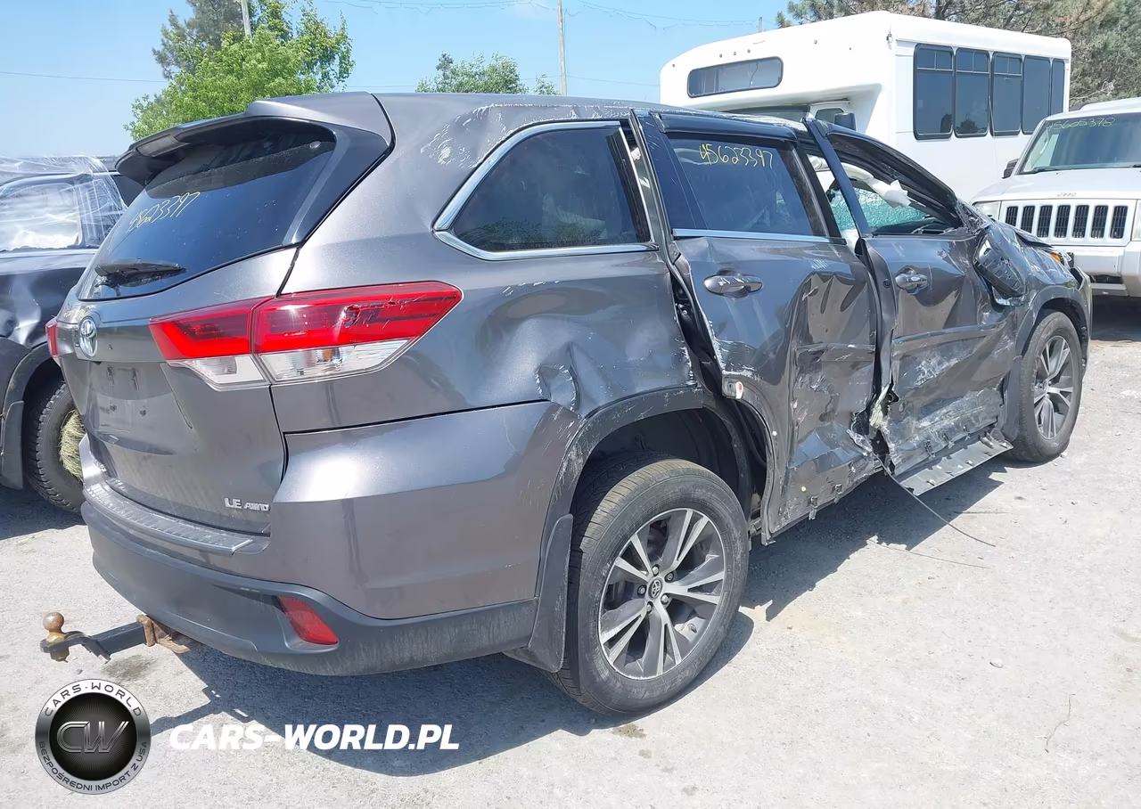 2017 Toyota Highlander Le Plus VIN:5TDBZRFH8HS475615 - 4