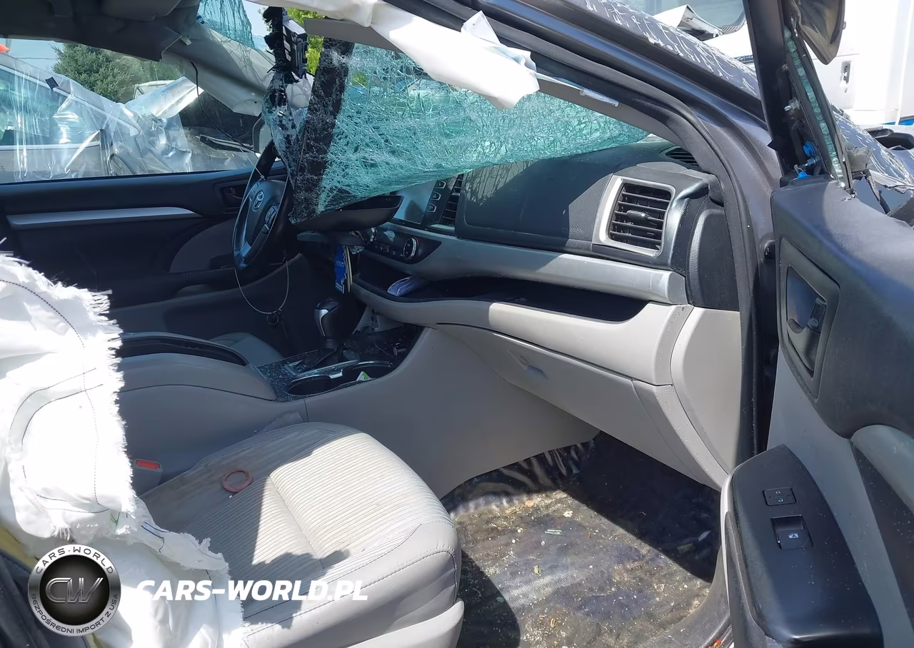 2017 Toyota Highlander Le Plus VIN:5TDBZRFH8HS475615 - 5