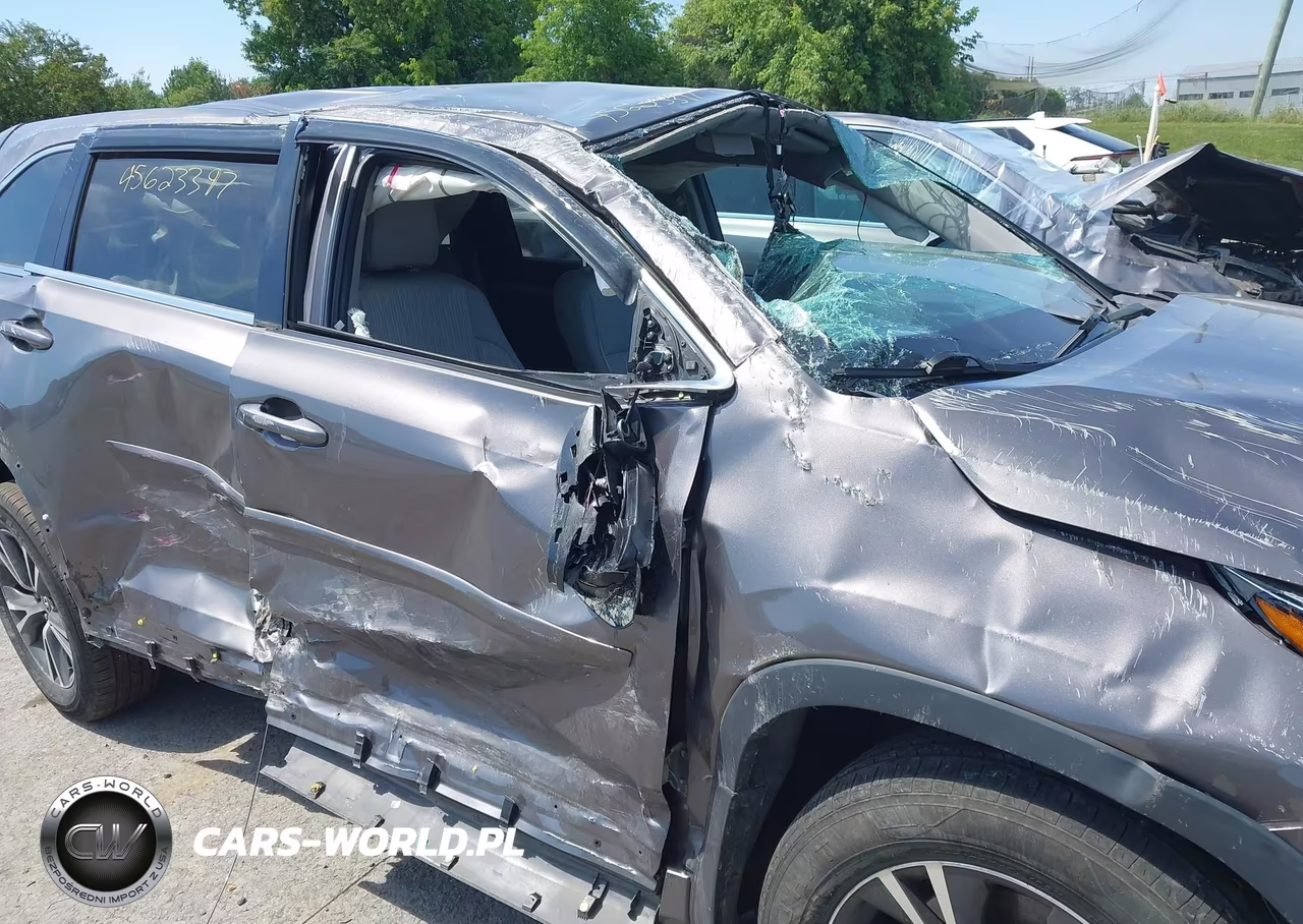 2017 Toyota Highlander Le Plus VIN:5TDBZRFH8HS475615 - 6