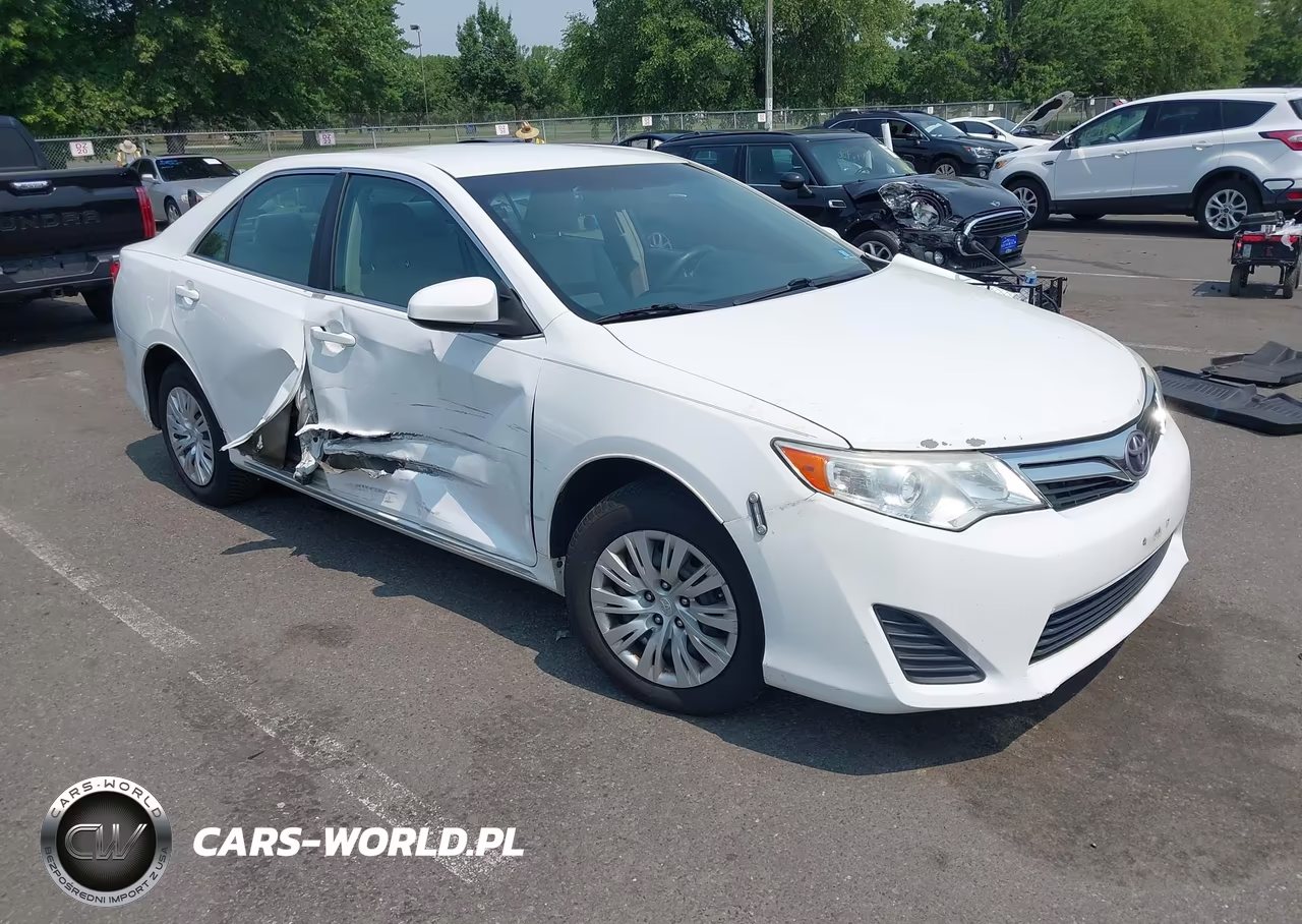 2014 Toyota Camry Le – zdjęcie 1 z 16