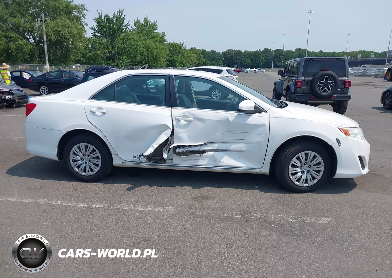 2014 Toyota Camry Le VIN:4T4BF1FK7ER380641 - 13