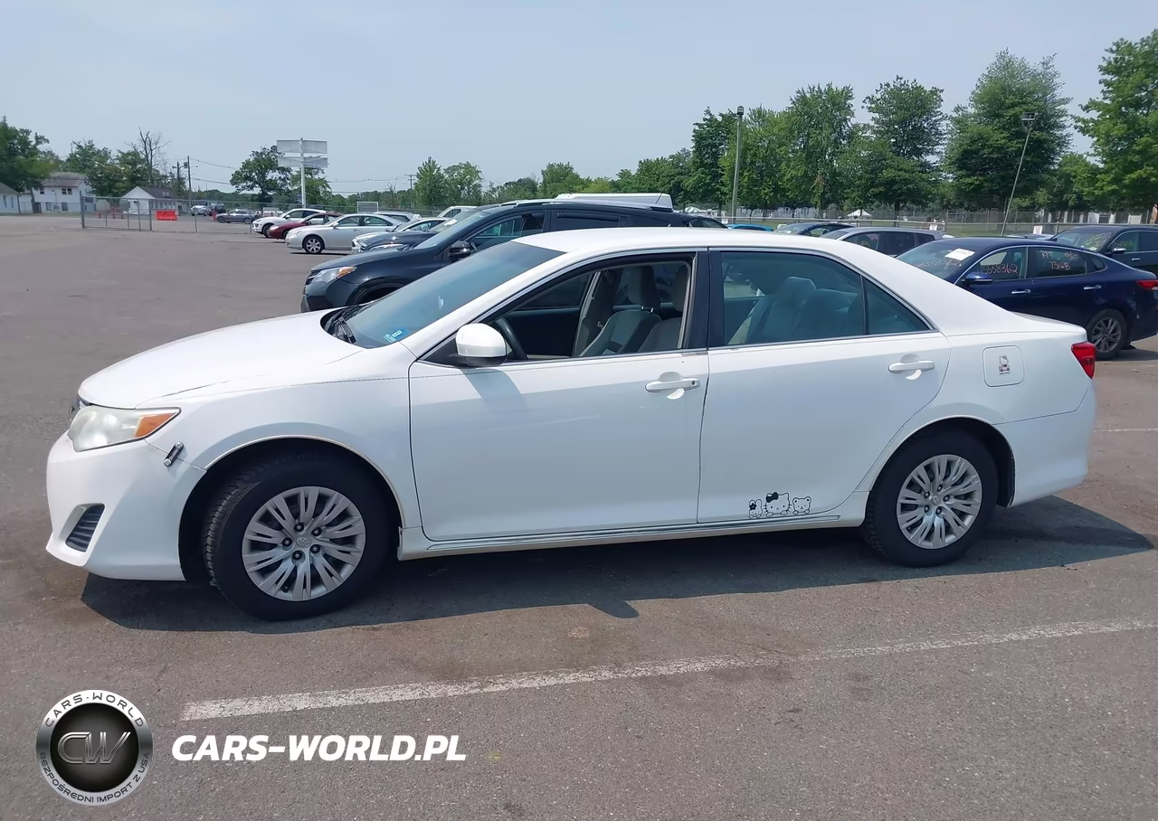 2014 Toyota Camry Le VIN:4T4BF1FK7ER380641 - 14