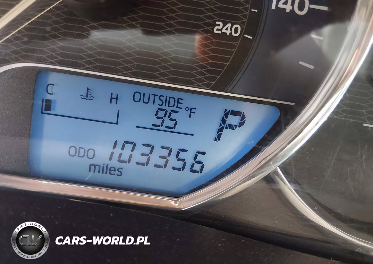 2016 Toyota Corolla Le Plus VIN:5YFBURHE3GP553839 - 16