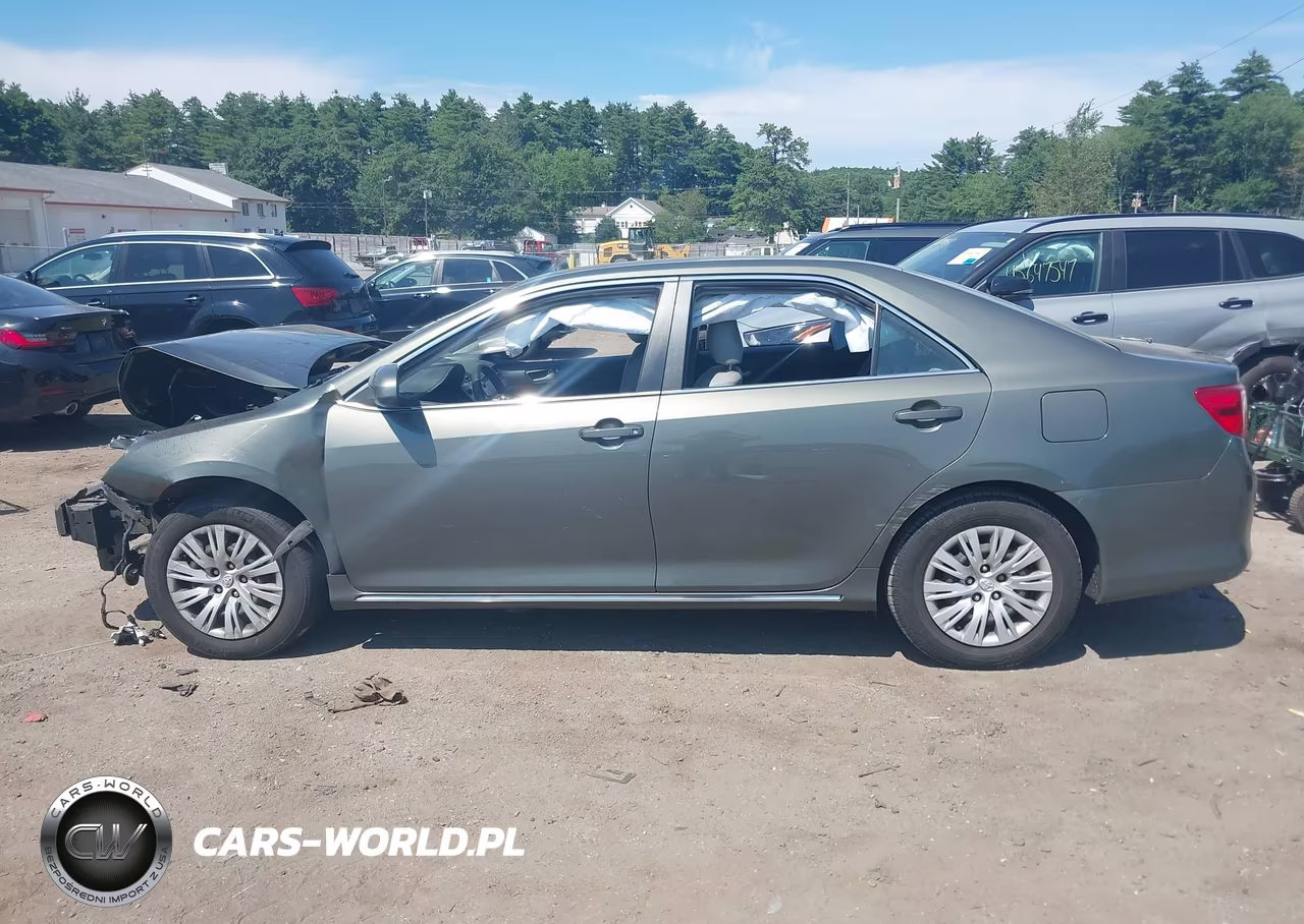 2014 Toyota Camry Le VIN:4T4BF1FK8ER377912 - 14