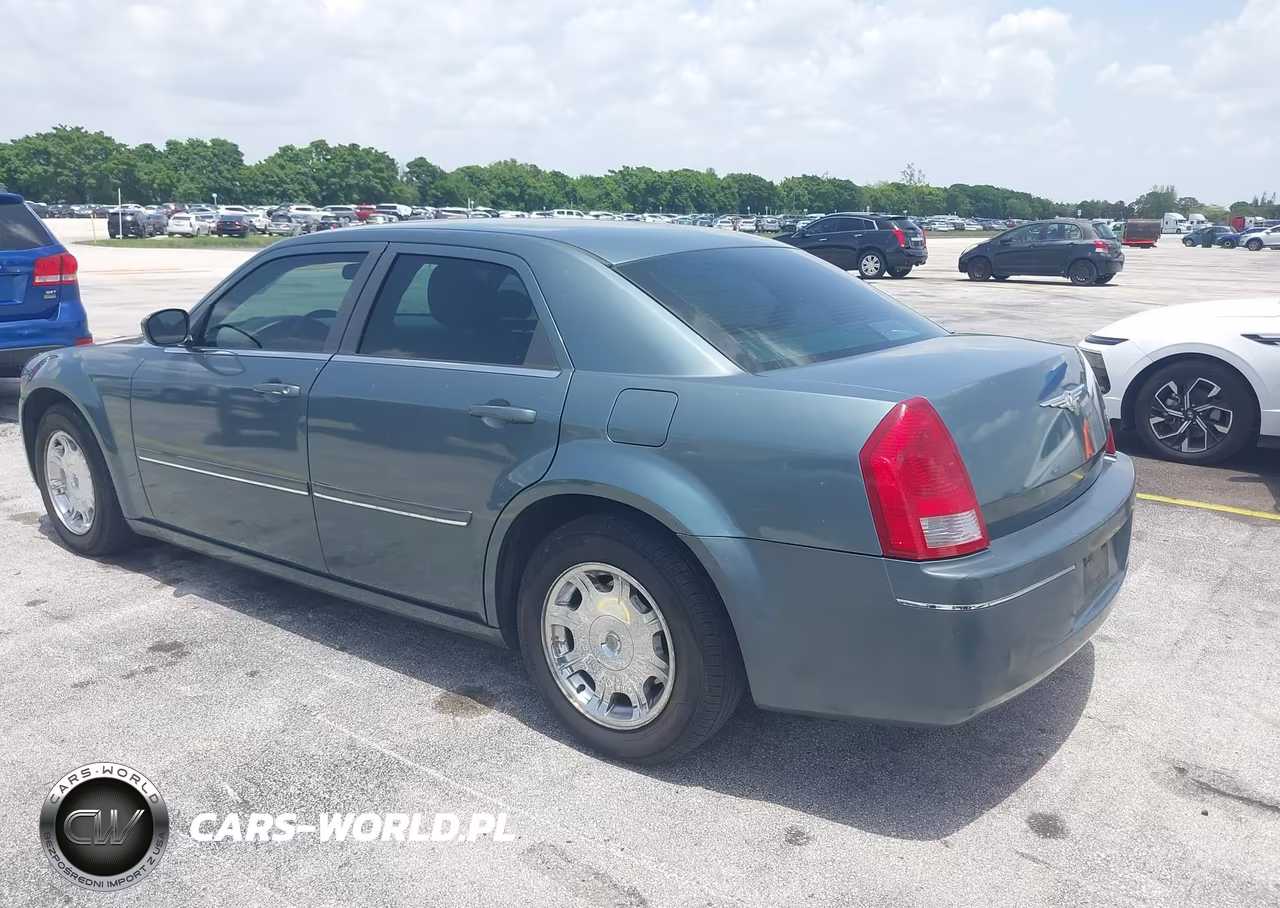 2005 Chrysler 300 Touring VIN:2C3AA53G65H608538 - 3