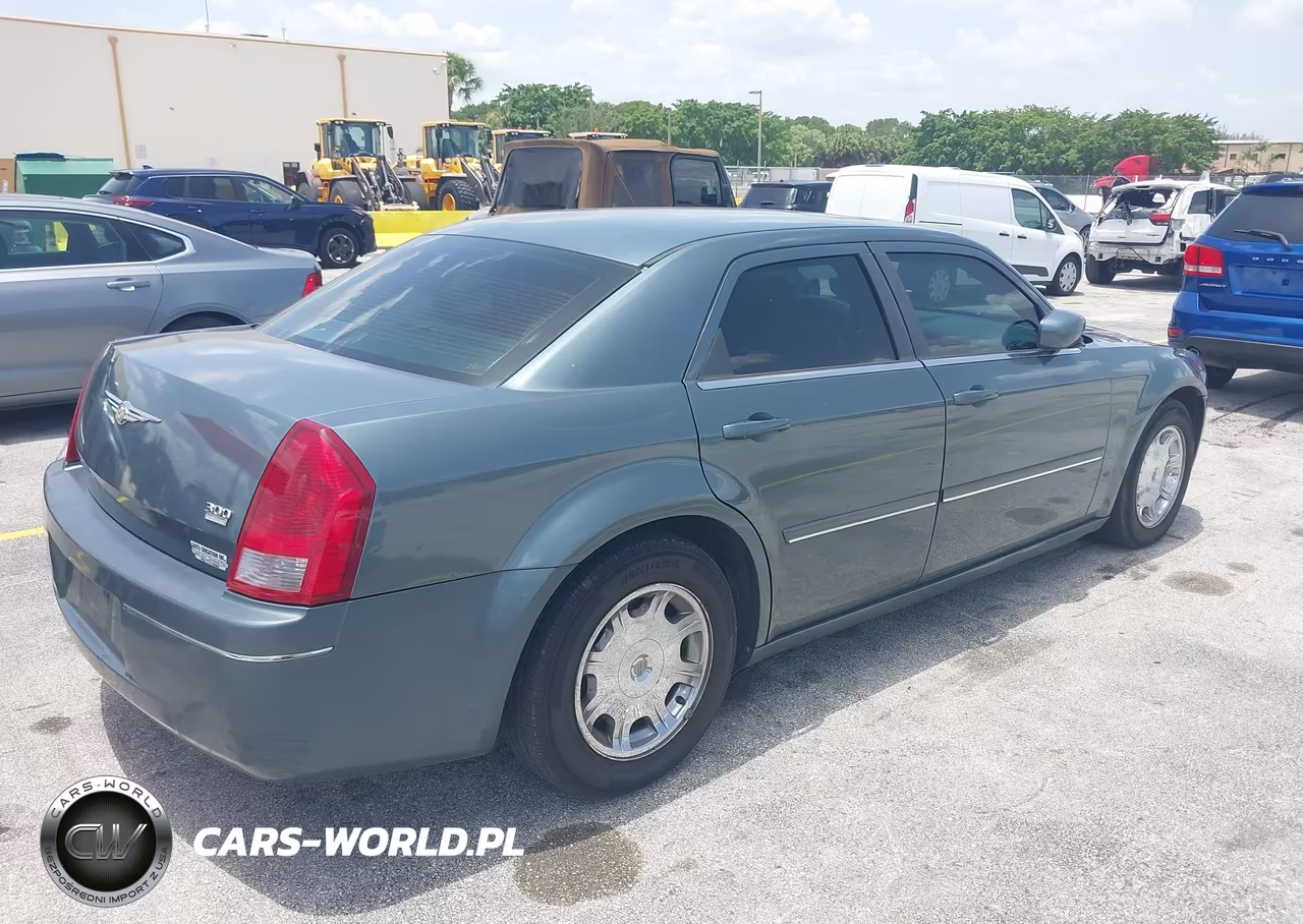 2005 Chrysler 300 Touring VIN:2C3AA53G65H608538 - 4