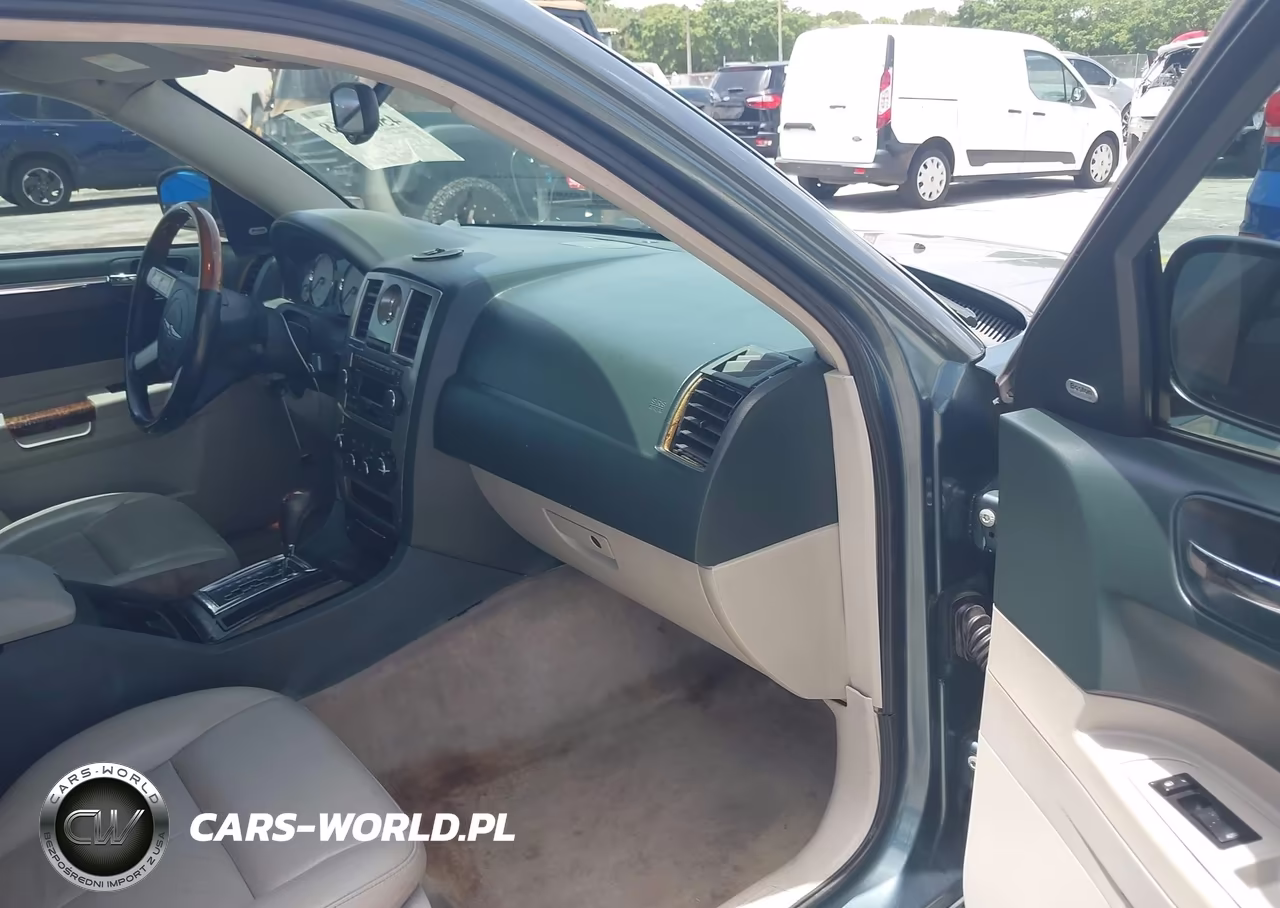 2005 Chrysler 300 Touring VIN:2C3AA53G65H608538 - 5