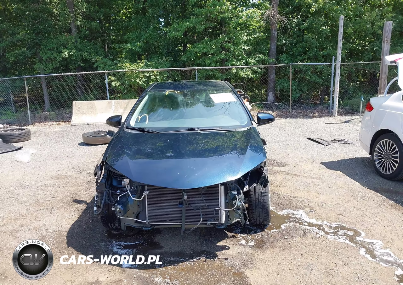 2018 Toyota Corolla Le VIN:2T1BURHE6JC978737 - 12