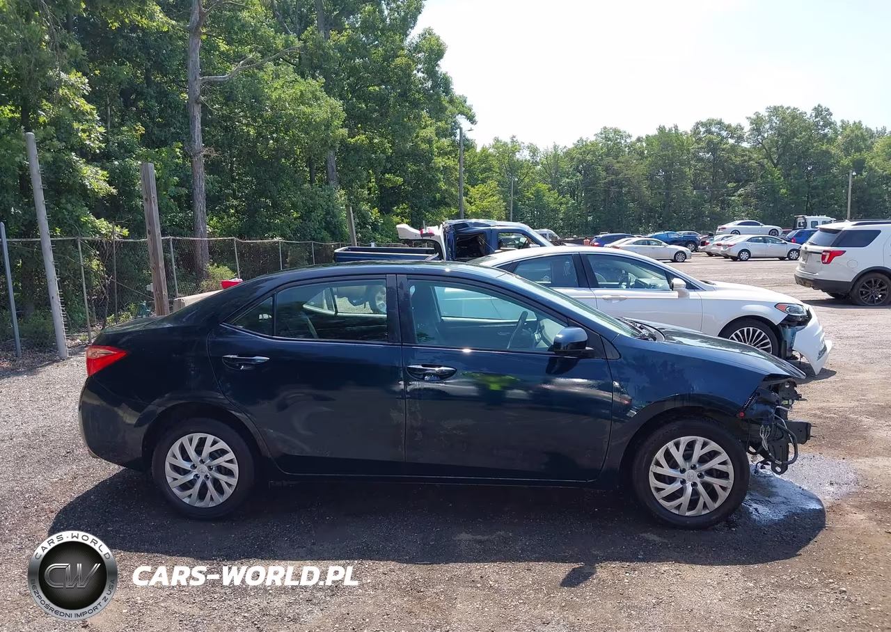 2018 Toyota Corolla Le VIN:2T1BURHE6JC978737 - 13