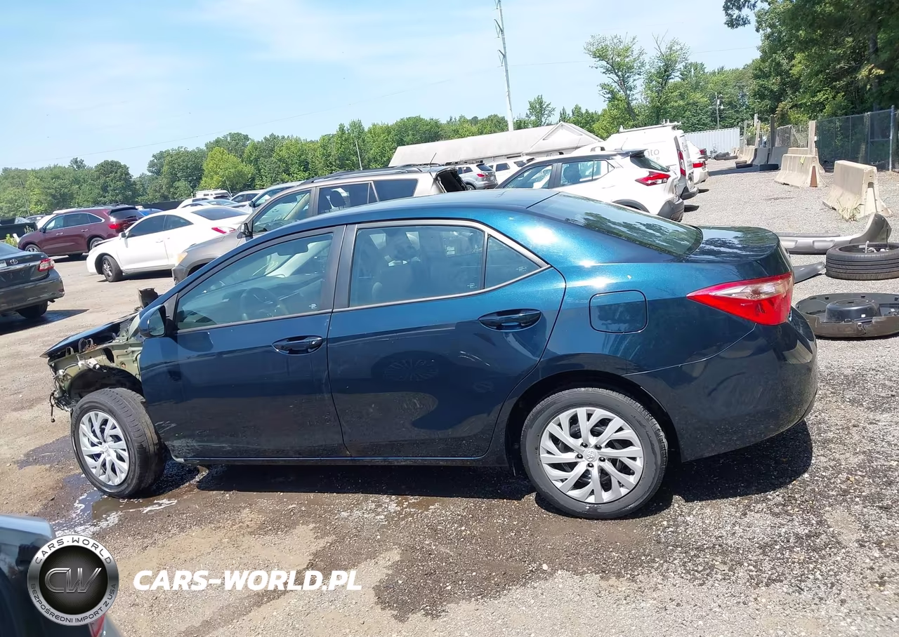2018 Toyota Corolla Le VIN:2T1BURHE6JC978737 - 14