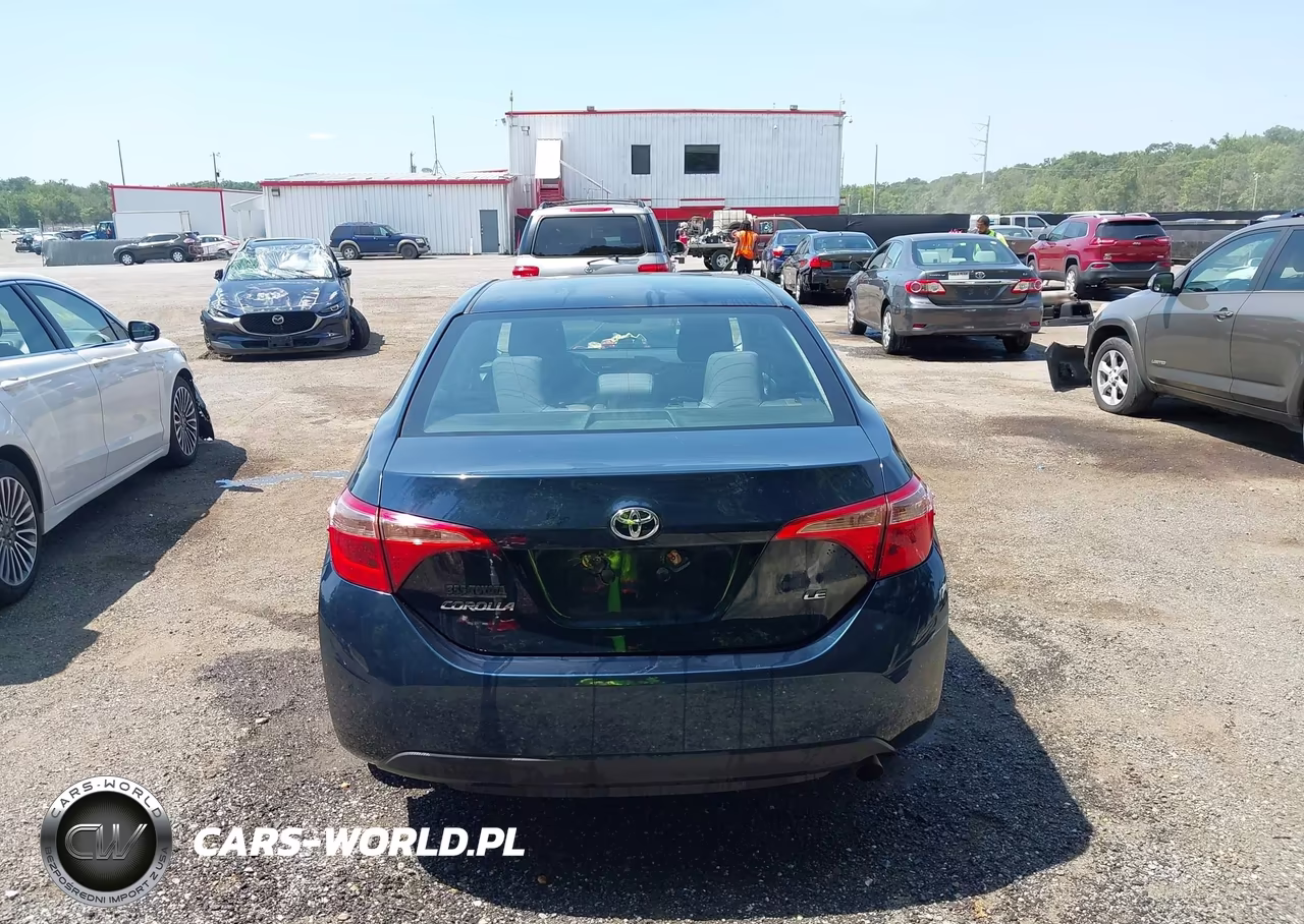 2018 Toyota Corolla Le VIN:2T1BURHE6JC978737 - 16