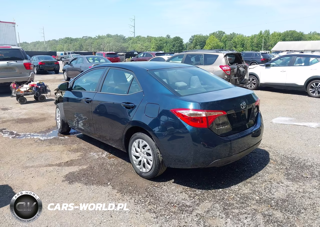 2018 Toyota Corolla Le VIN:2T1BURHE6JC978737 - 3