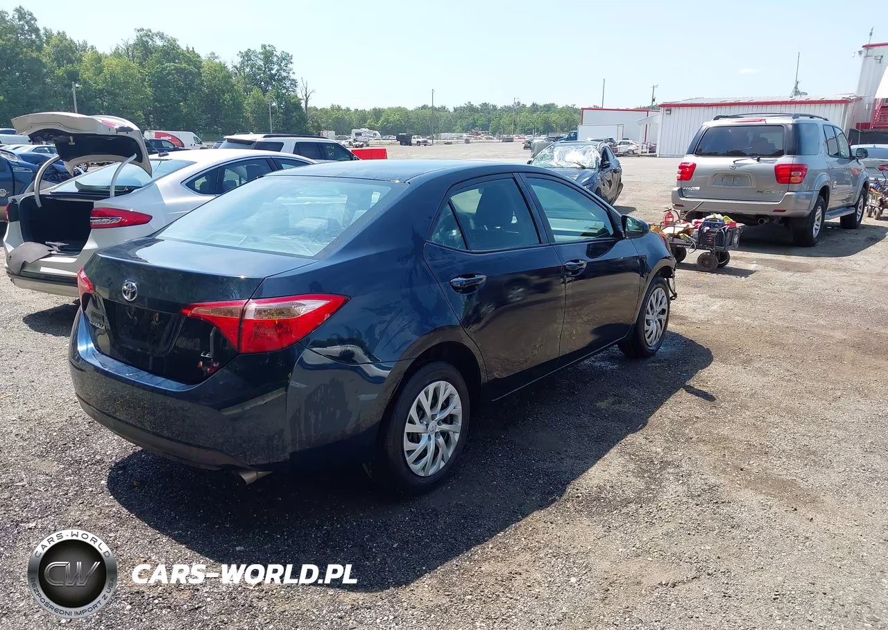 2018 Toyota Corolla Le VIN:2T1BURHE6JC978737 - 4