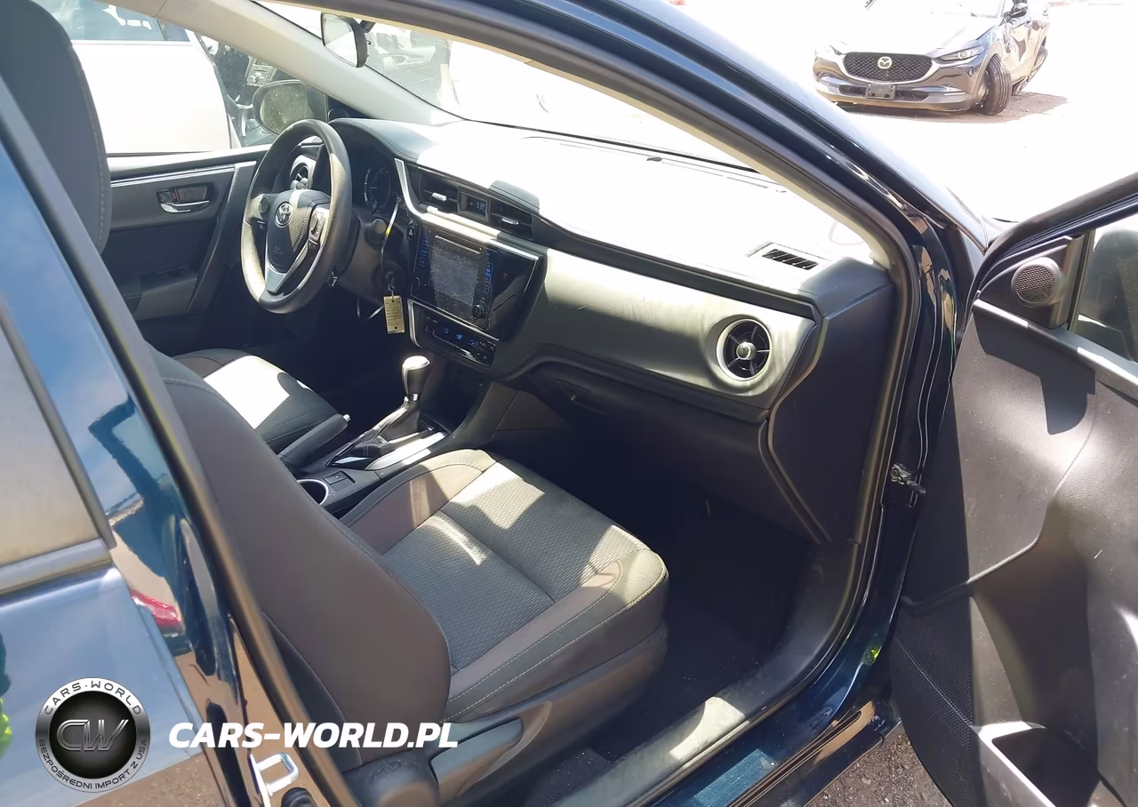 2018 Toyota Corolla Le VIN:2T1BURHE6JC978737 - 5