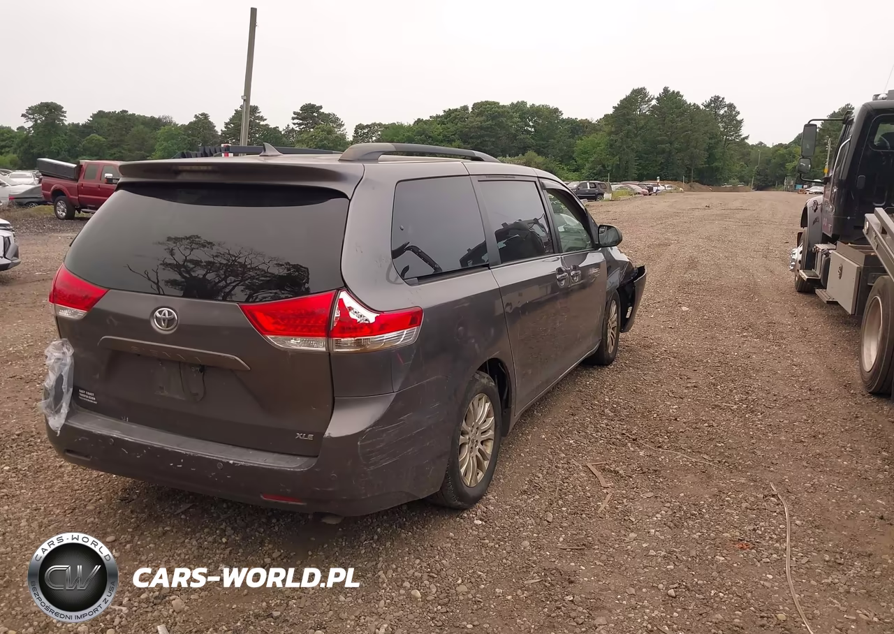 2011 Toyota Sienna Xle V6 VIN:5TDYK3DC0BS148619 - 4