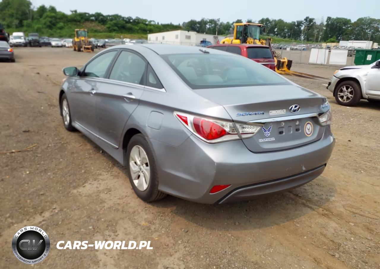 2015 Hyundai Sonata Hybrid VIN:KMHEC4A43FA132013 - 3